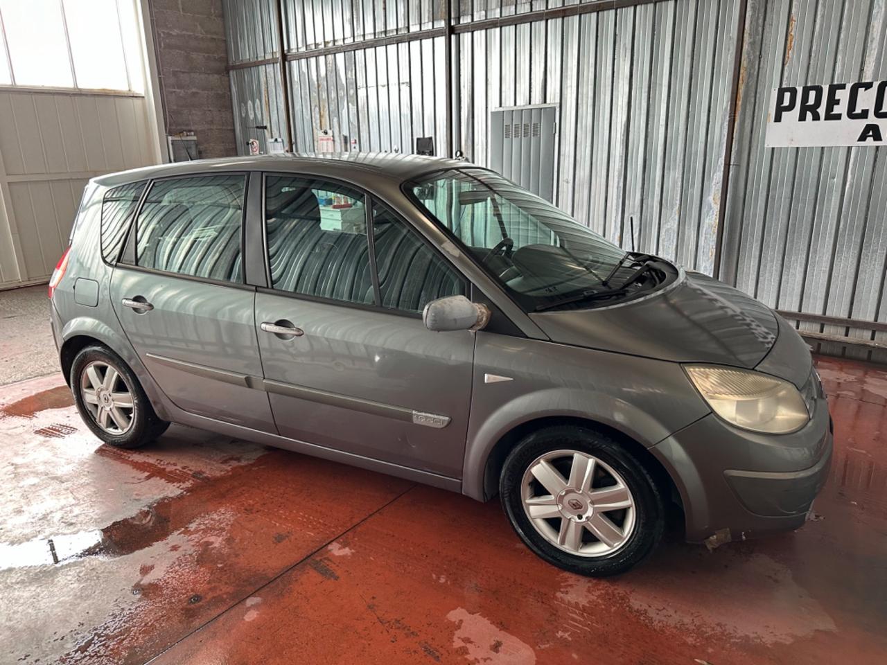 Renault Scenic 1.9 dCi/130CV Confort