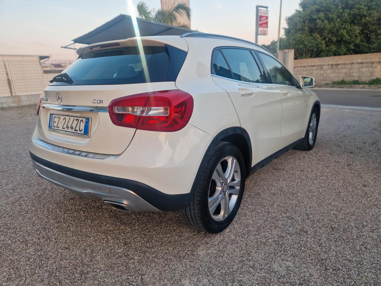 Mercedes-benz GLA 180 d Premium