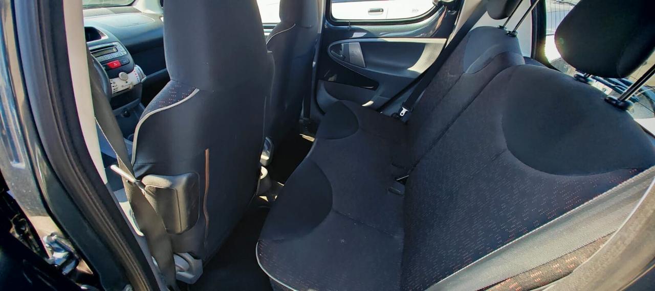 Peugeot 107 1.0 68CV 5p. Sweet Years 2Tronic