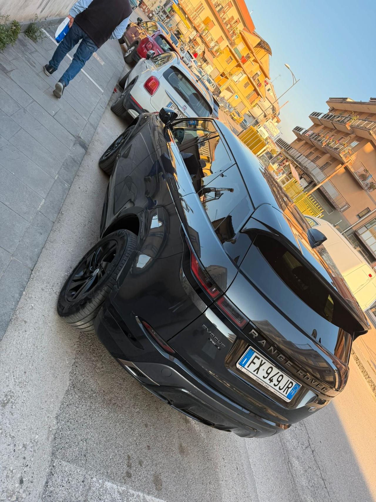 Land Rover Range Evoque 2.0 eD4 5p. Business Edition Pure