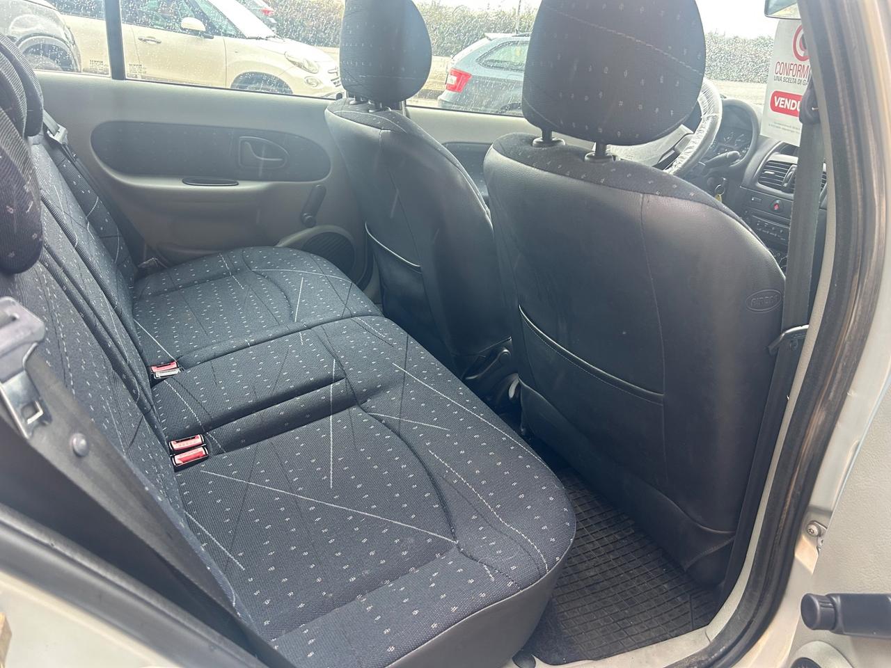 Renault Clio 1.5 dCi 65CV cat 3 porte Privilège