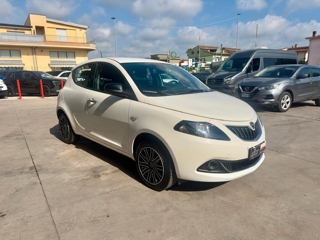 Lancia Ypsilon 1.0 FireFly 5 porte S&S Hybrid Silver PREZZO PROMO