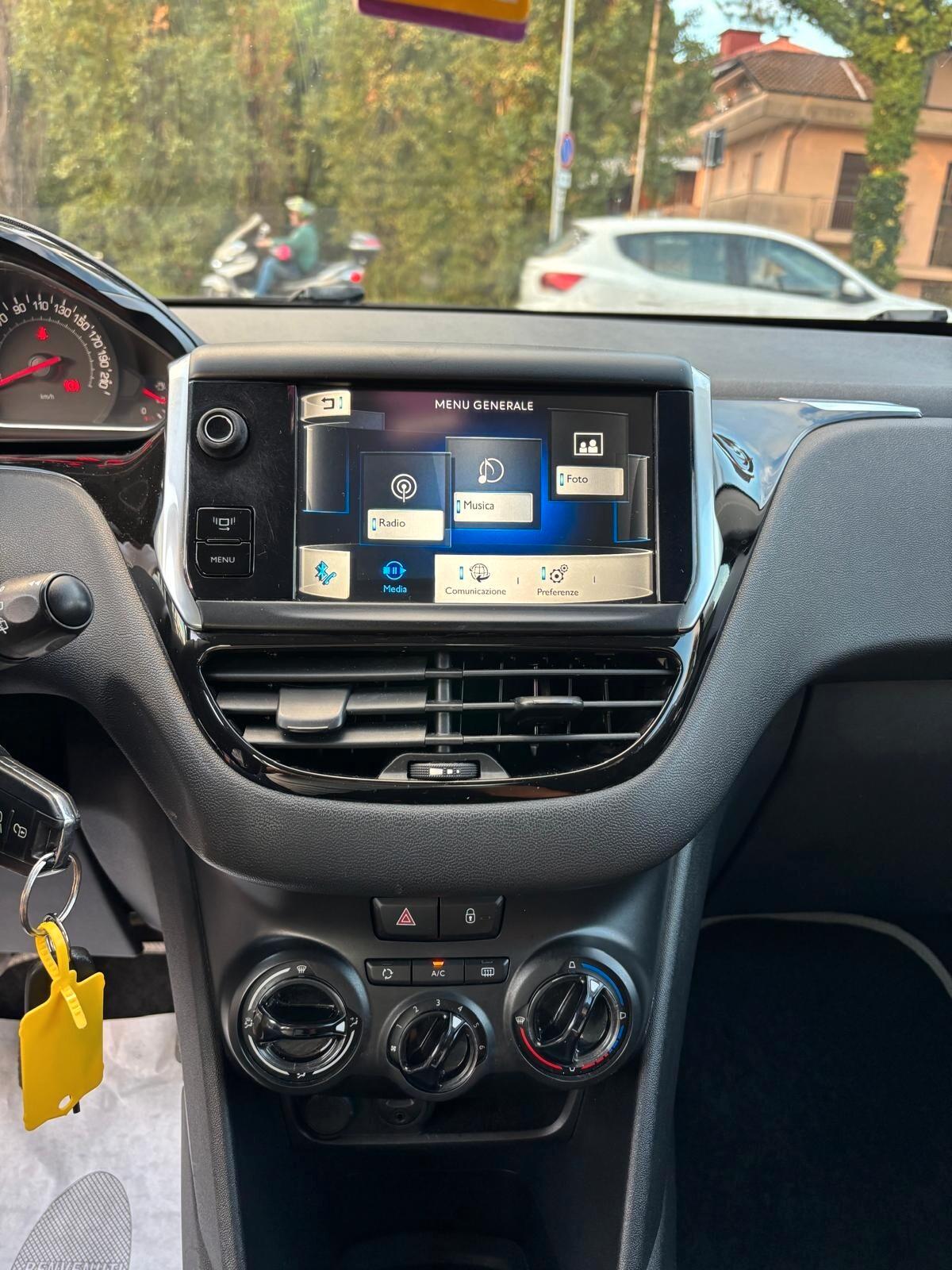 Peugeot 208 1.4 HDi 68 CV 5 porte Allure