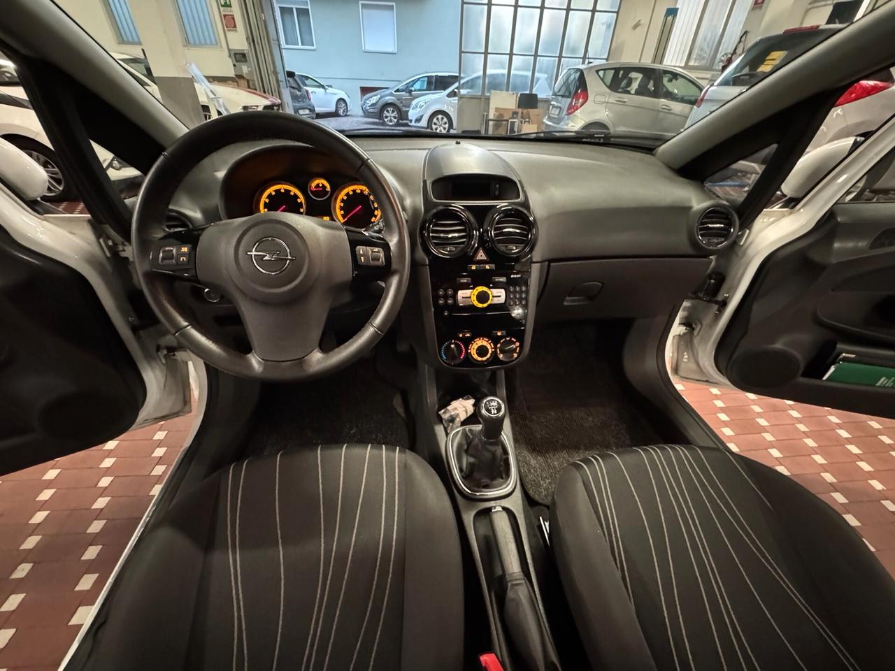 Opel Corsa 1.2 5 porte Club - IDEALE PER NEOPATENTATI