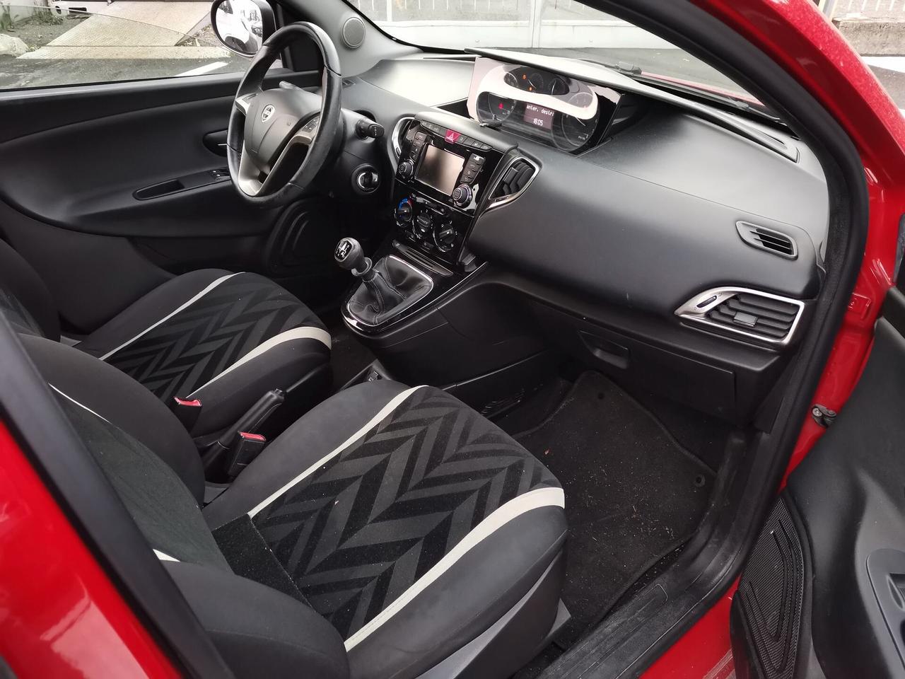 Lancia Ypsilon 1.2 69 CV 5 porte Unyca