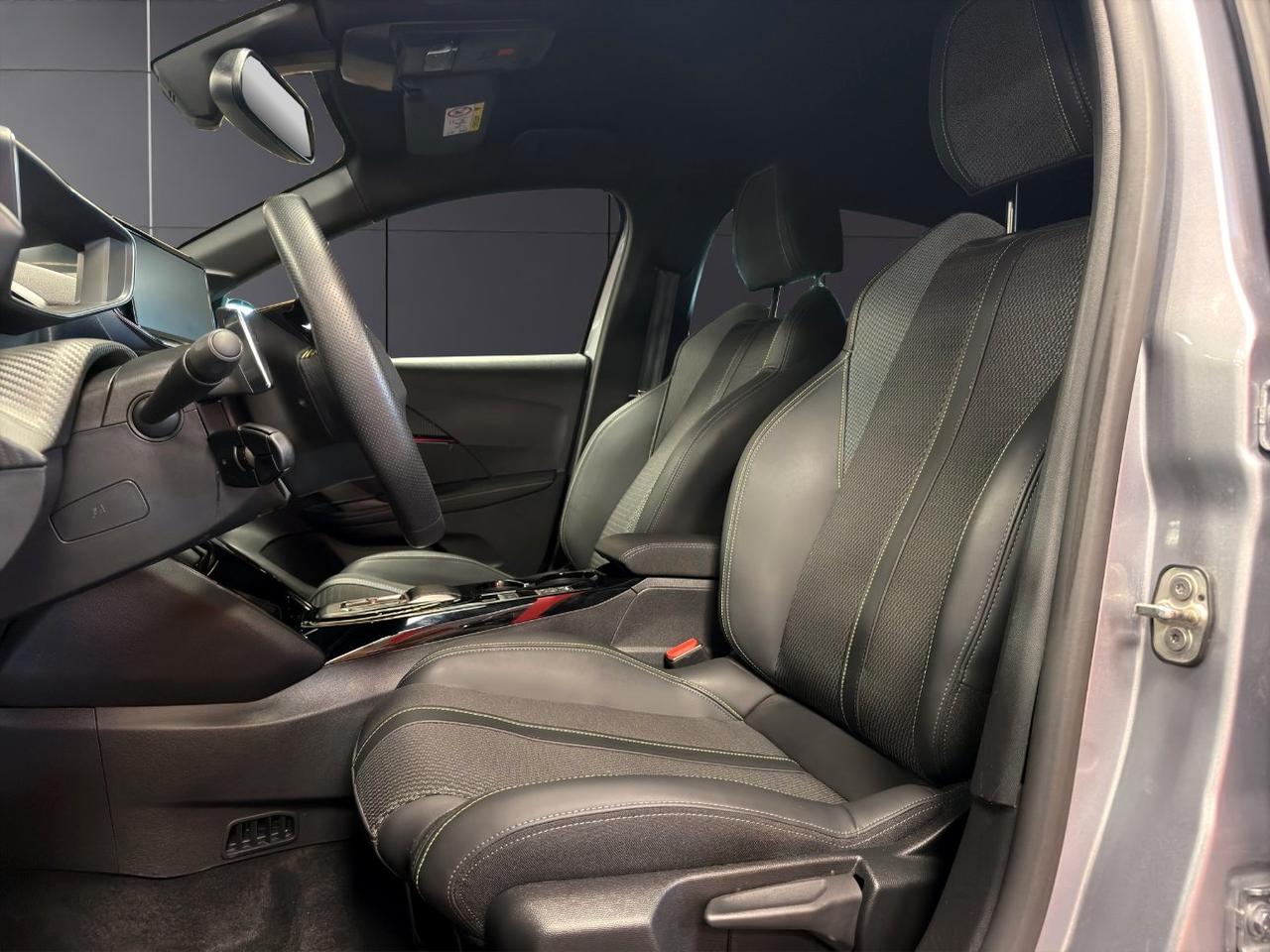 Peugeot 208 1.2 hybrid GT 145cv e-dcs 6