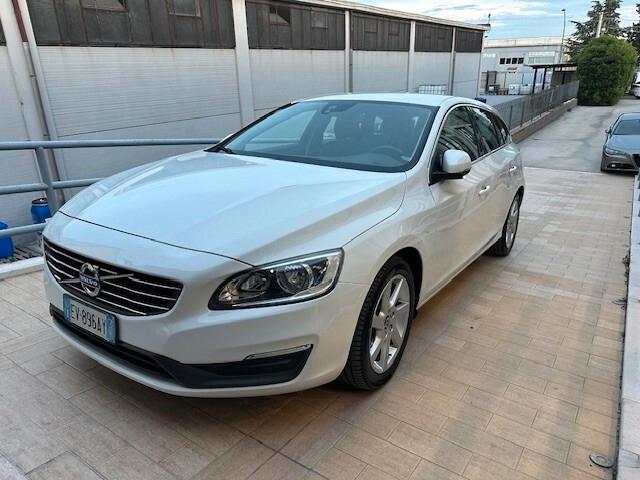 Volvo V60 D4 Kinetic 163cv