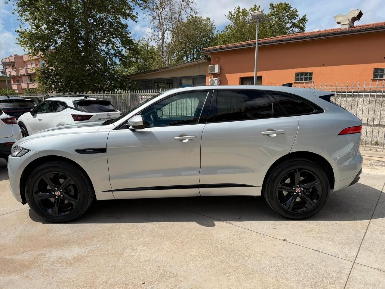 Jaguar F-Pace 2.0 D 180 CV AWD aut. R-Sport