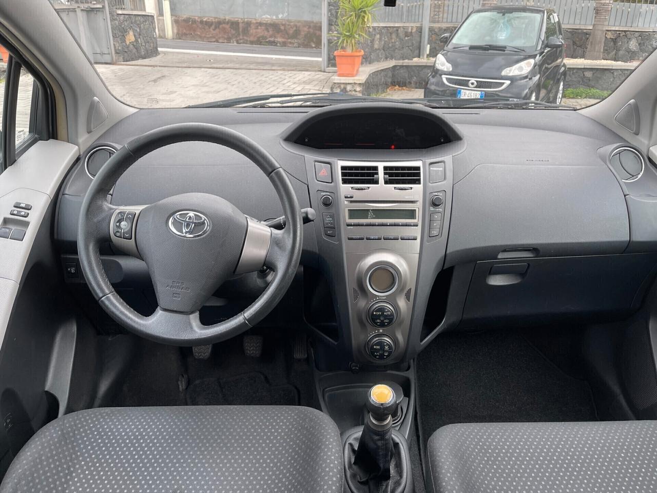 Toyota Yaris 1.0 5 porte Sol