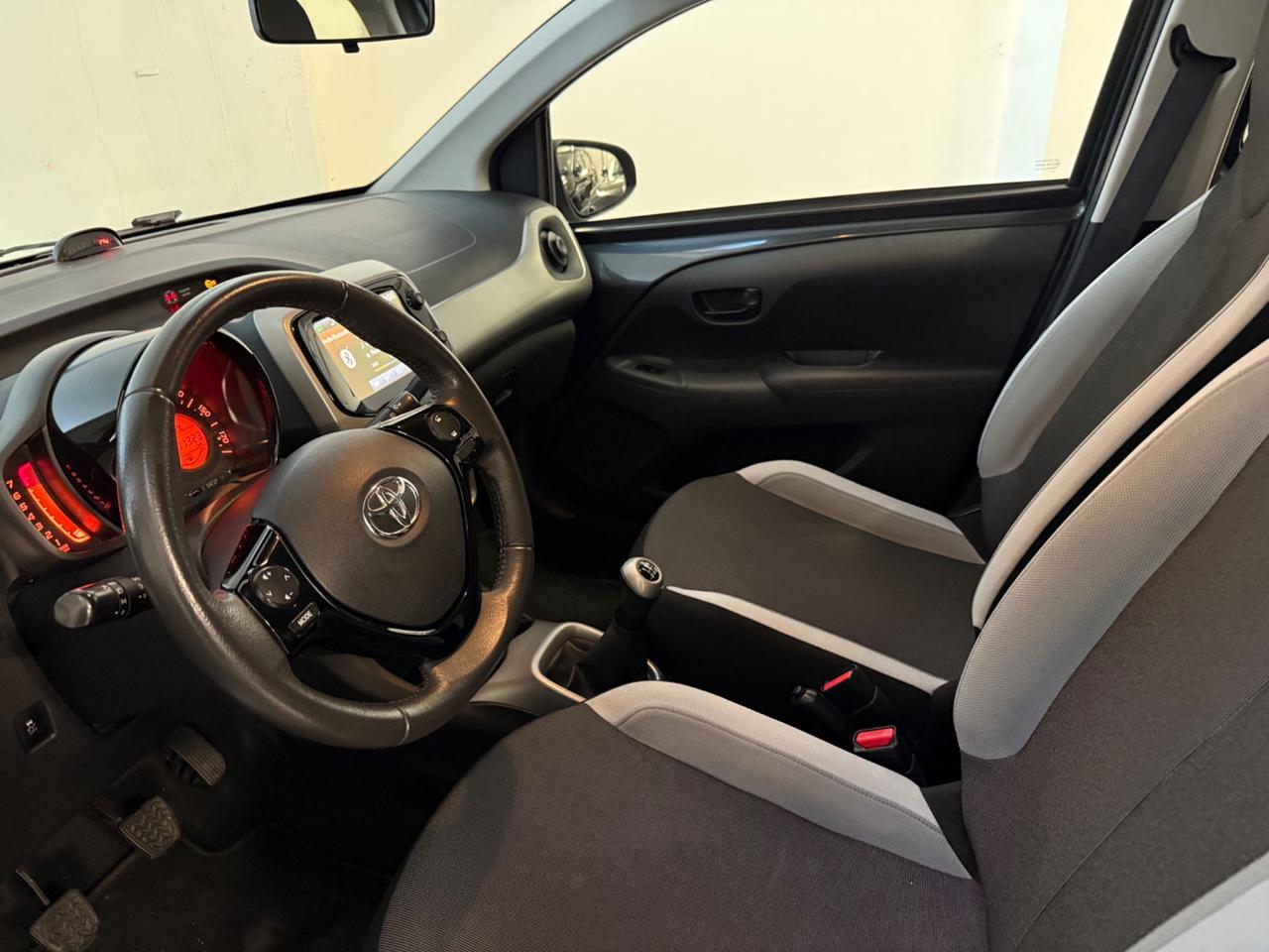 Toyota Aygo 1.0 VVT-i 69 CV 5 porte x-play