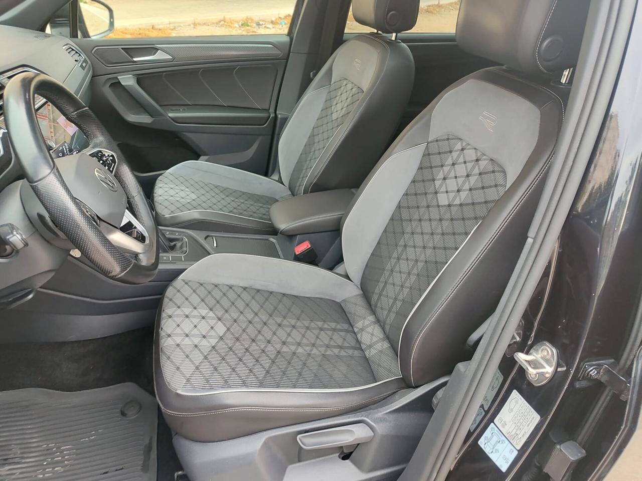 Volkswagen Tiguan 2.0 TDI 150 CV DSG R-Line TETTO APRIBILE