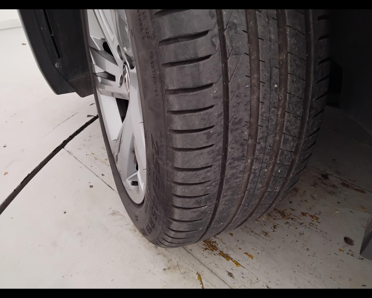 VOLKSWAGEN Tiguan II 2021 - Tiguan 1.5 tsi R-Line 150cv dsg