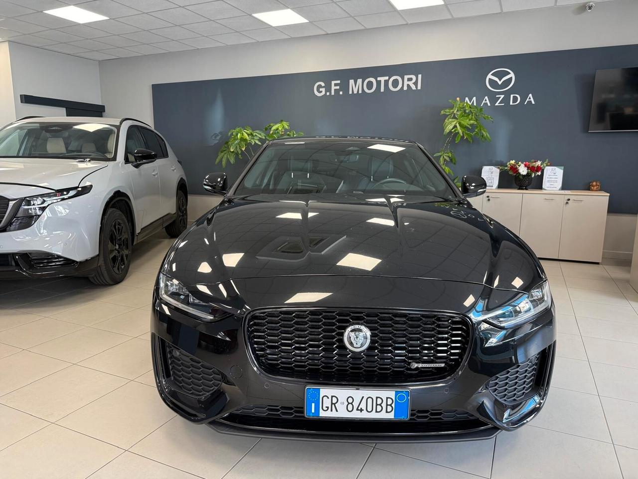 Jaguar XE 2.0 D 204 CV aut. R-Dynamic SE
