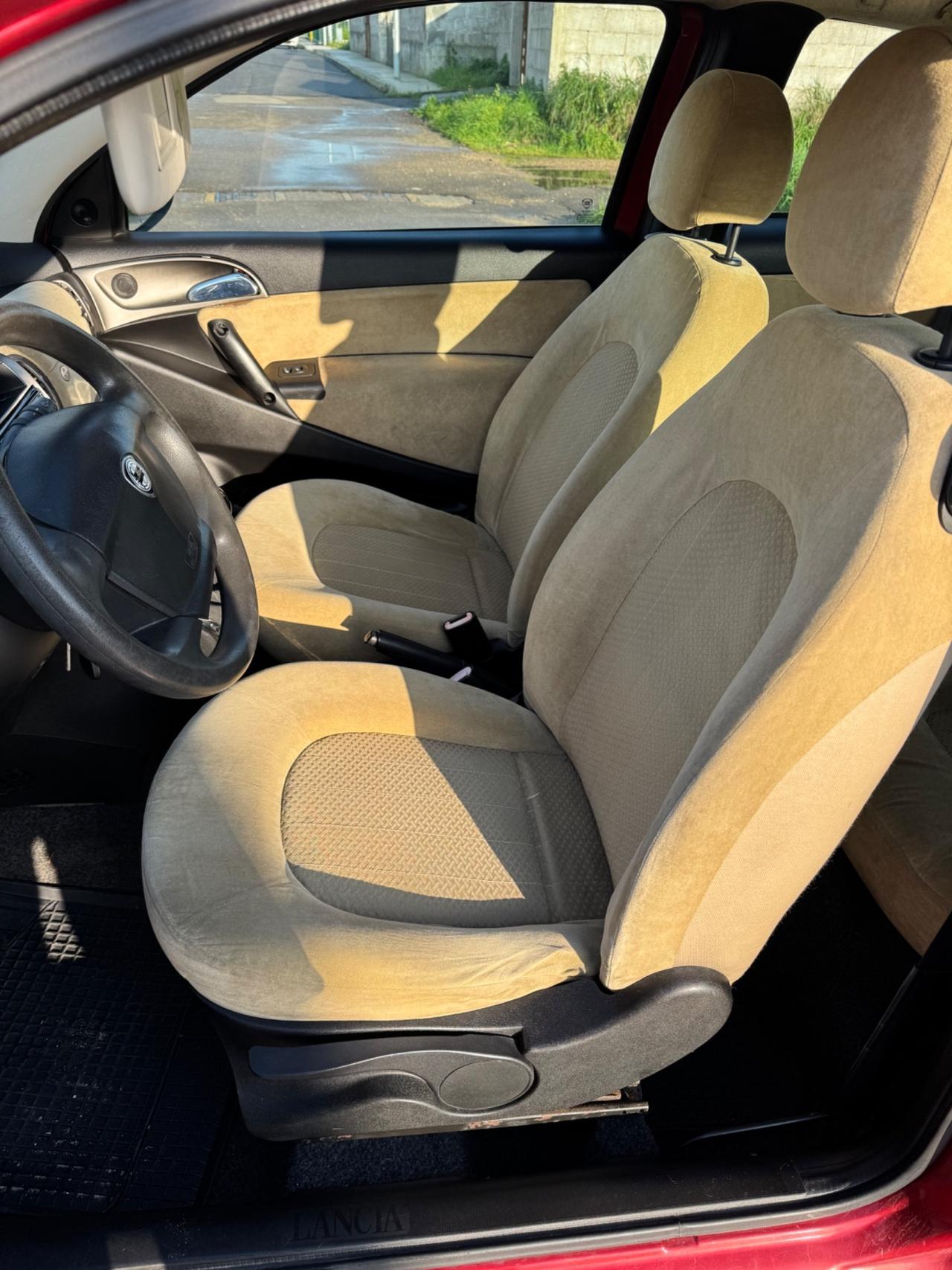 Lancia Ypsilon 1.2 16V Argento