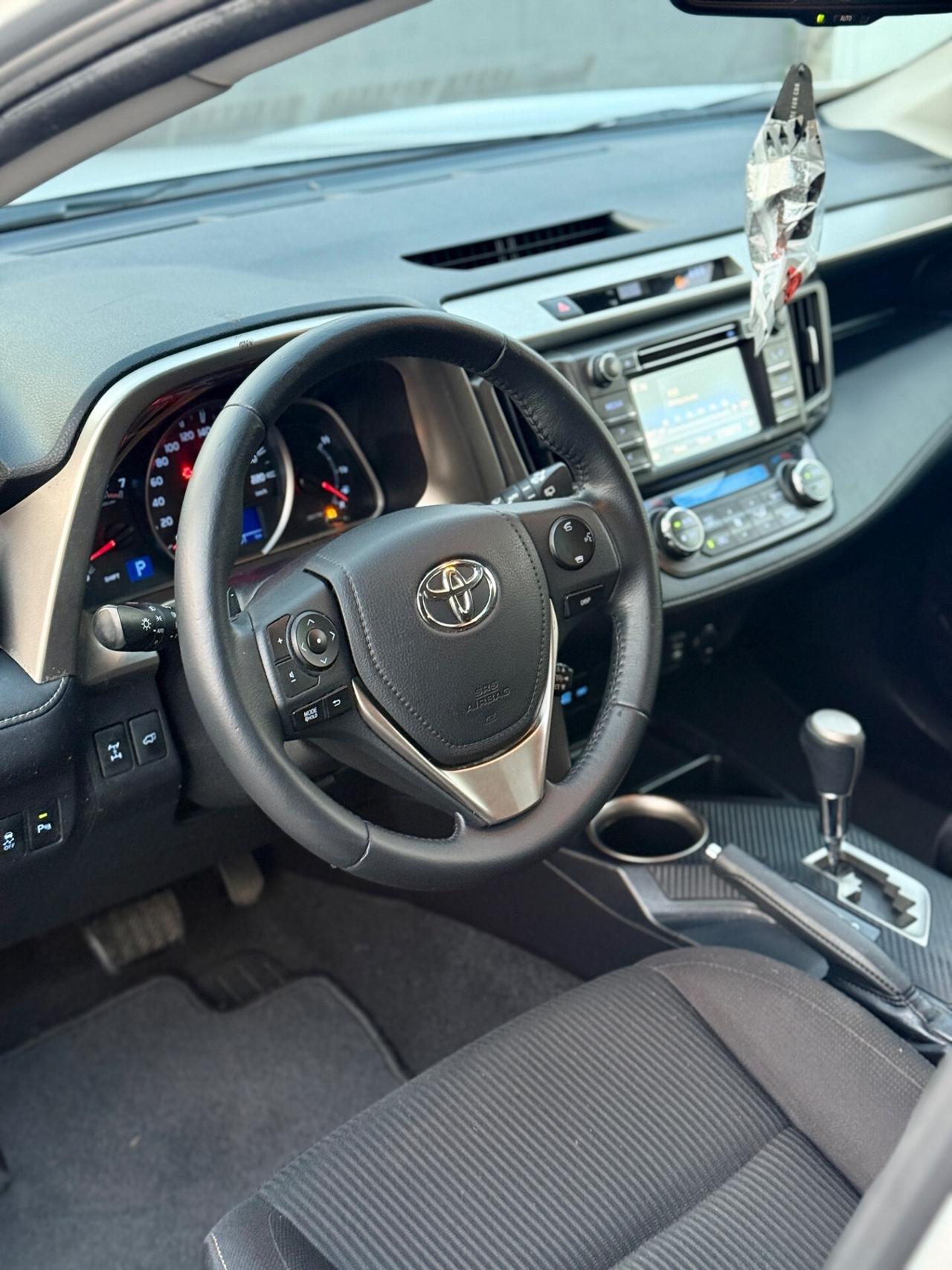 Toyota RAV 4 2.2 D-CAT A/T 4WD Lounge White Ed.