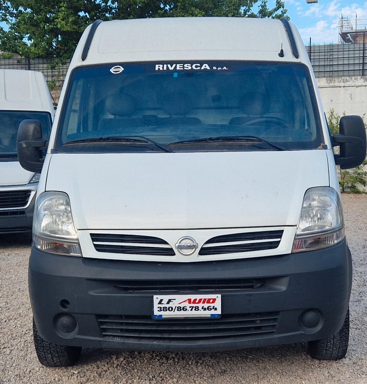 Nissan intestare 2.5 120cv 3posti