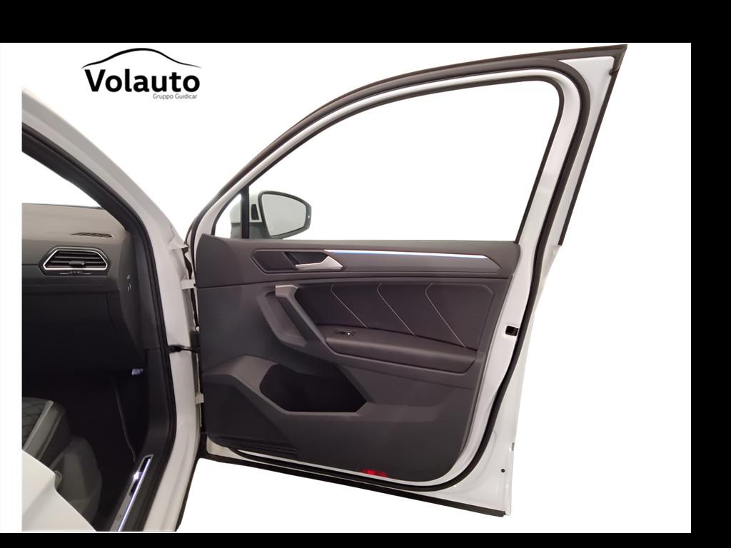 VOLKSWAGEN Tiguan II 2021 - Tiguan 1.5 tsi R-Line 150cv dsg