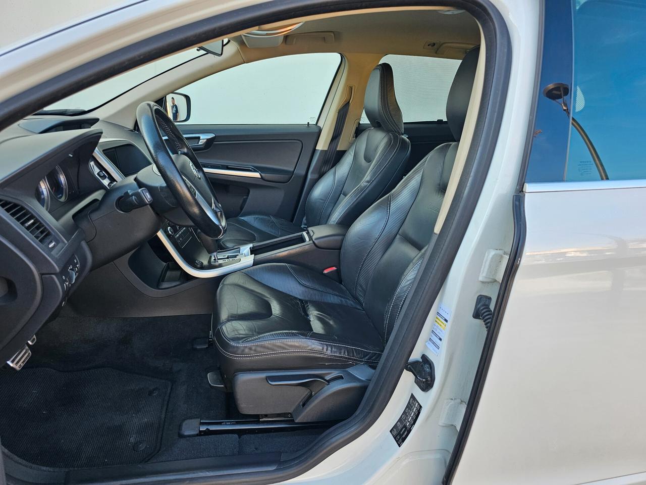 Volvo XC 60 XC60 D5 AWD R-design