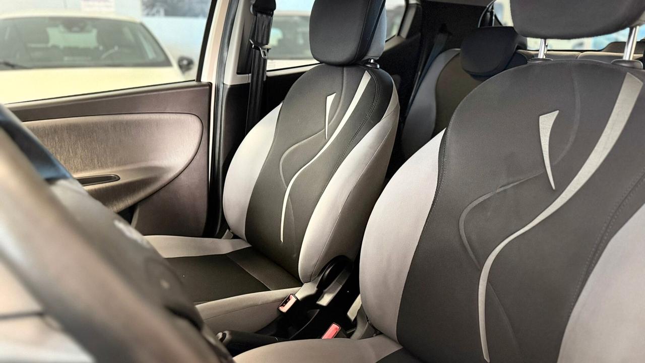 Lancia Ypsilon 0.9 TwinAir 85 CV 5 porte S&S Gold