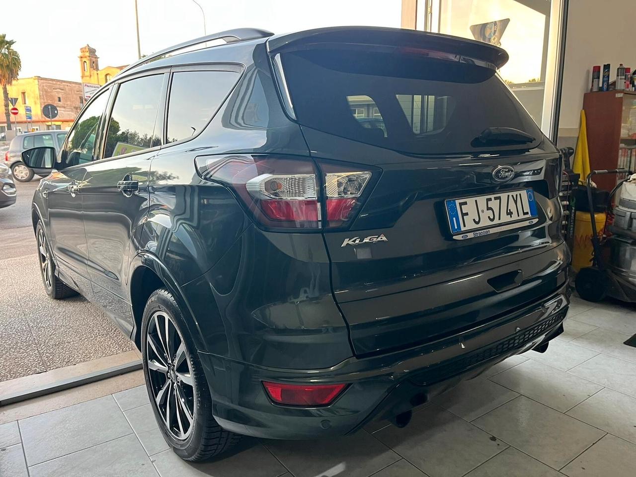 Ford Kuga 1.5 TDCI 120 CV 2WD ST-Line