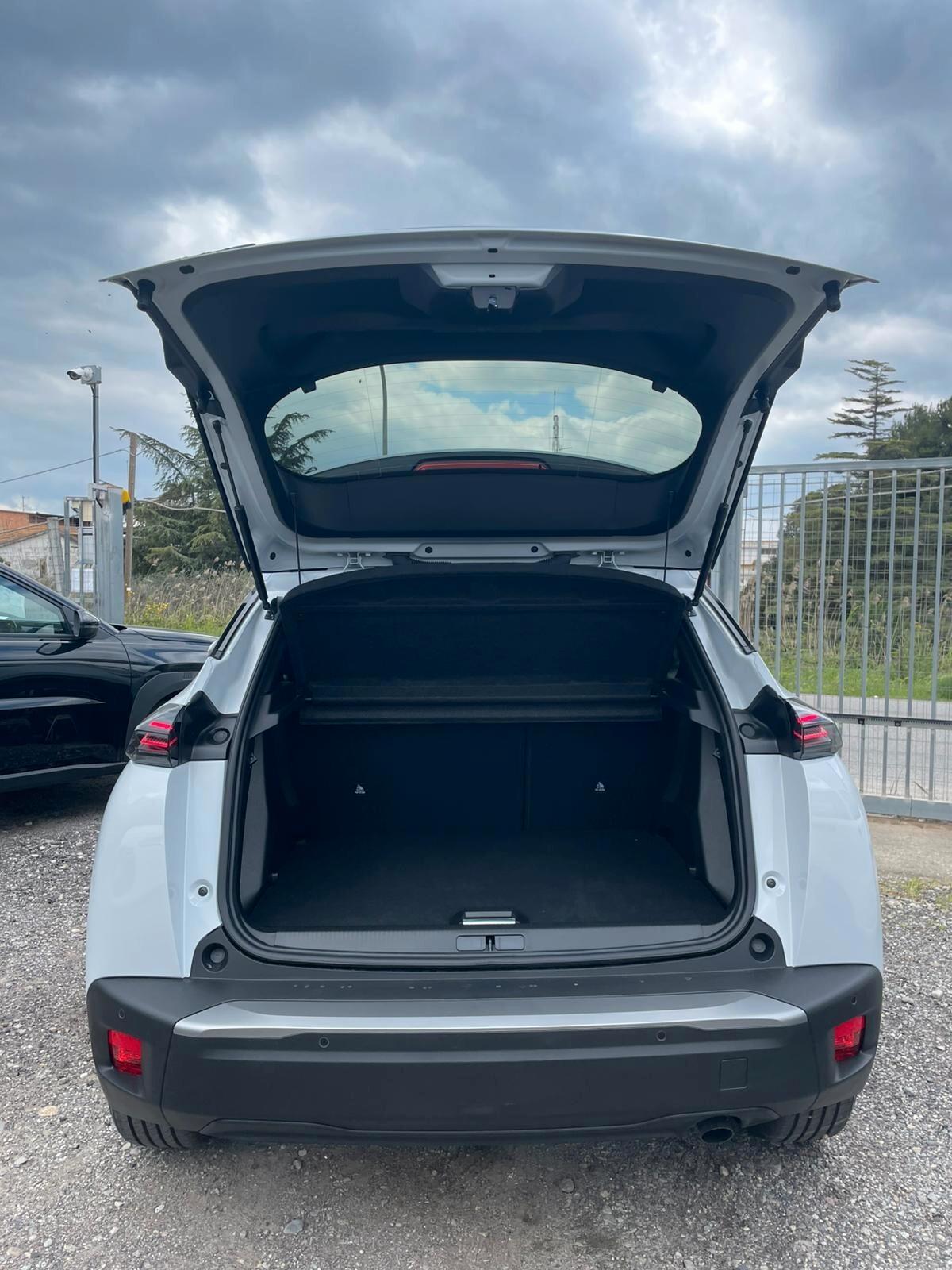 Peugeot 2008 1.2 allure benzina 100cv Nuova di Fabbrica