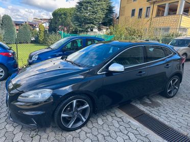 Volvo V40 D2 R-design Momentum