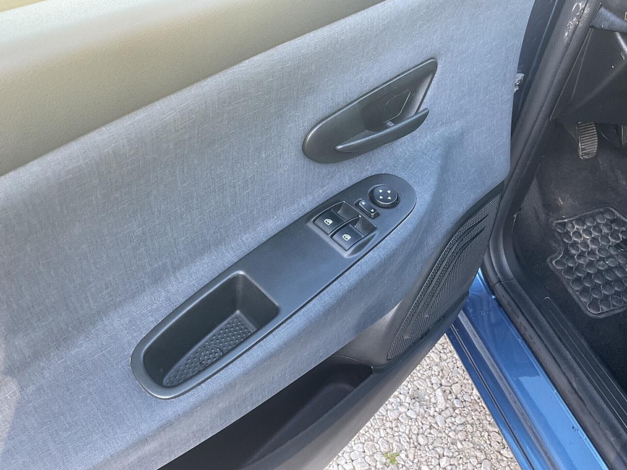 Lancia Ypsilon 1.0 FireFly 5 porte Hybrid Ecochic Gold