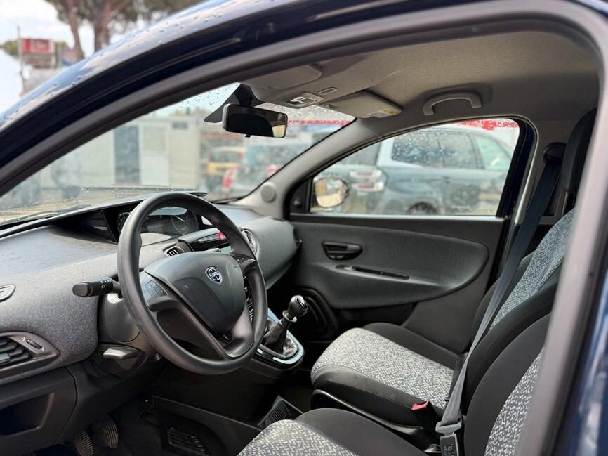 Lancia Ypsilon 1.2 69 CV 5 porte S&S Platinum