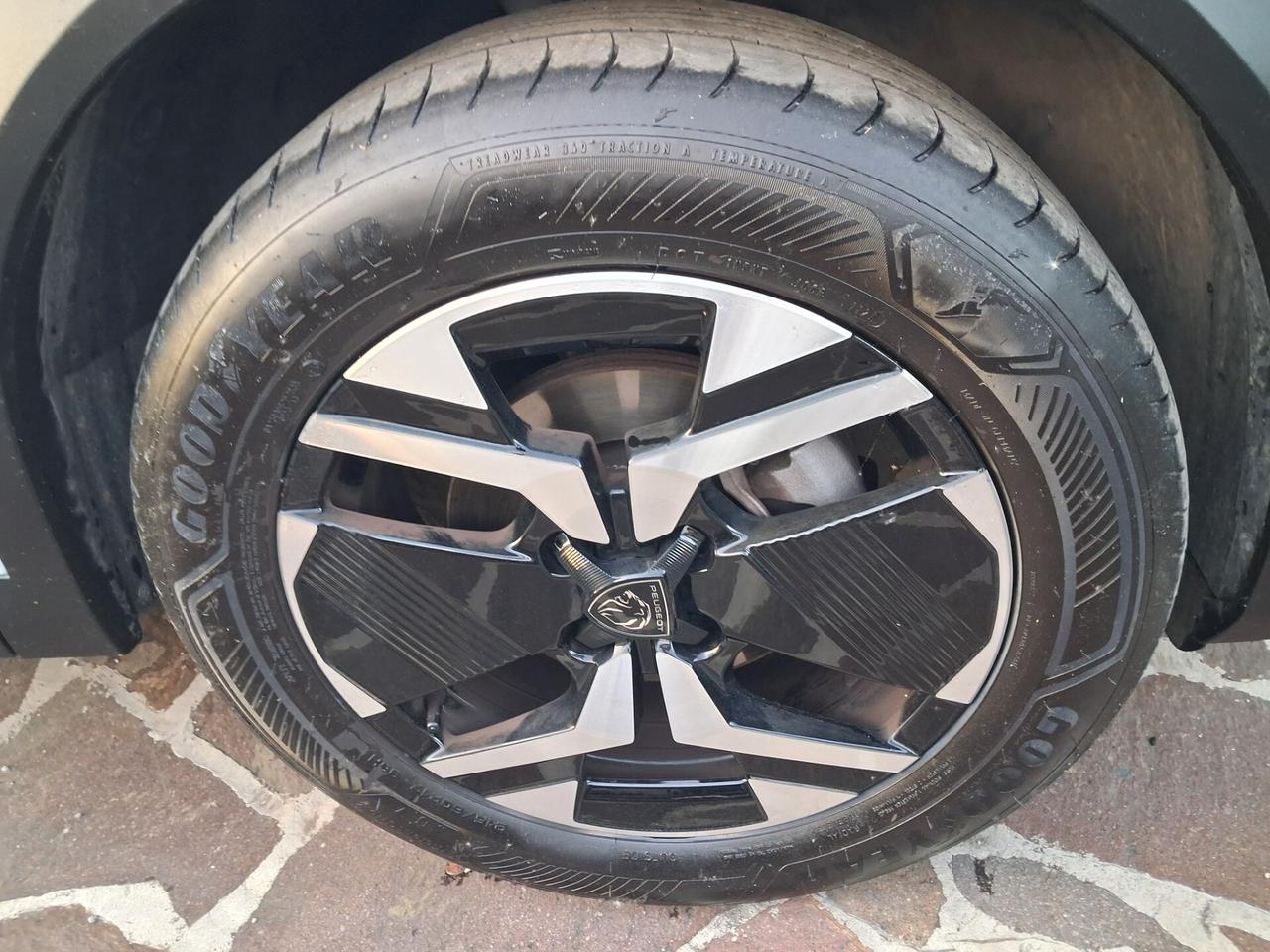Peugeot 2008 PureTech 130 S&S EAT8 Allure