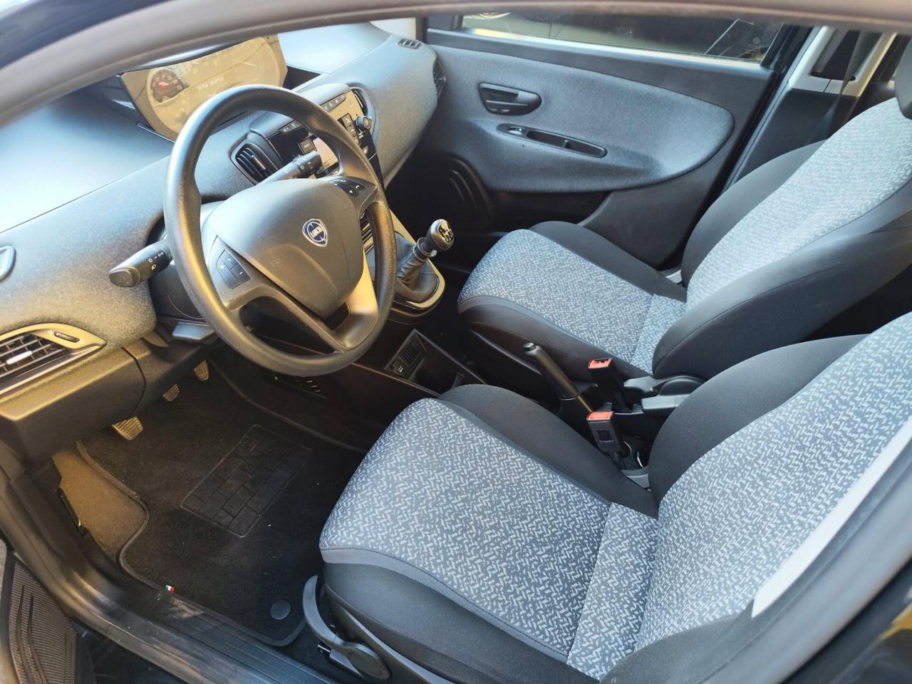 Lancia Ypsilon 1.0 Silver -12/2022