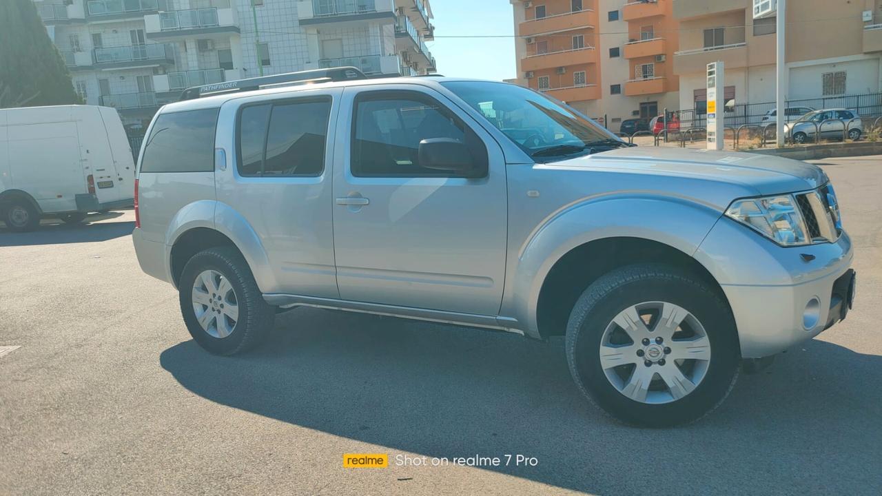 Nissan Pathfinder 2.5 dCi LE