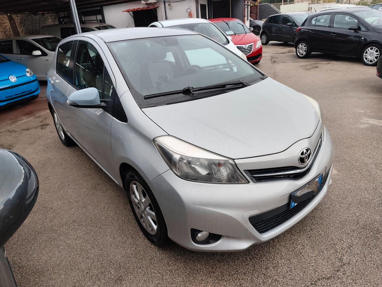 Toyota Yaris 1.0 BENZINA Lounge