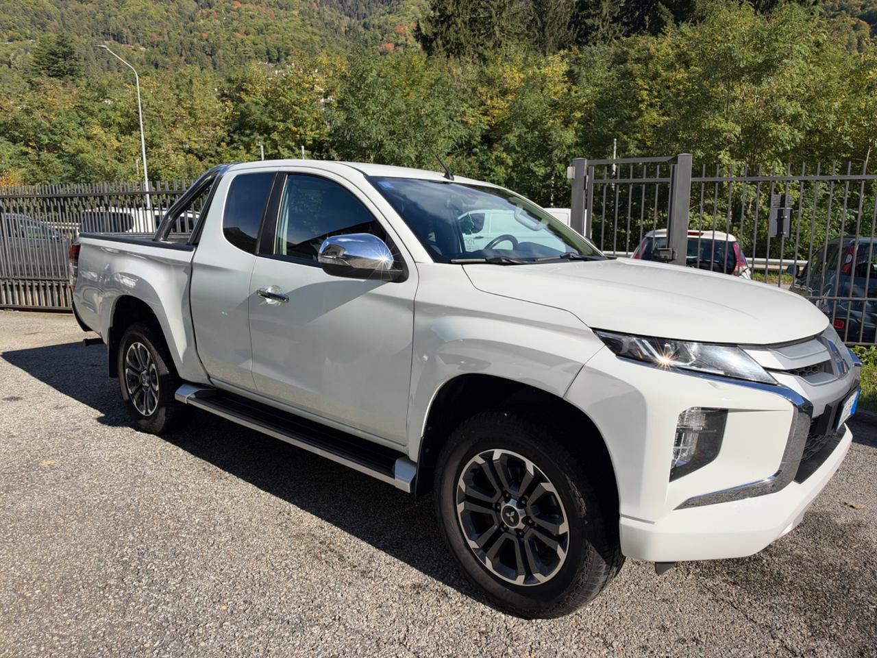 Mitsubishi L200 2.3 D Club Cab 4x4 Super Select Intense