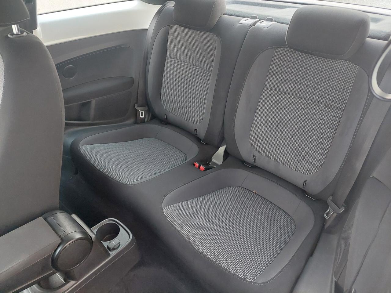 Volkswagen Maggiolino 1.6 TDI Design *NEOPATENTATI*