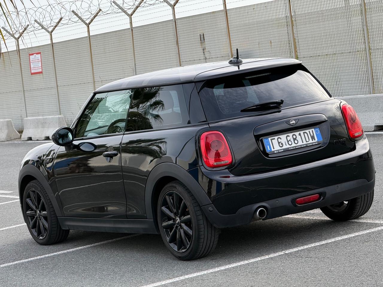 Mini 1.5 Cooper D 116 CV-AUTOM-BLACK EDITION