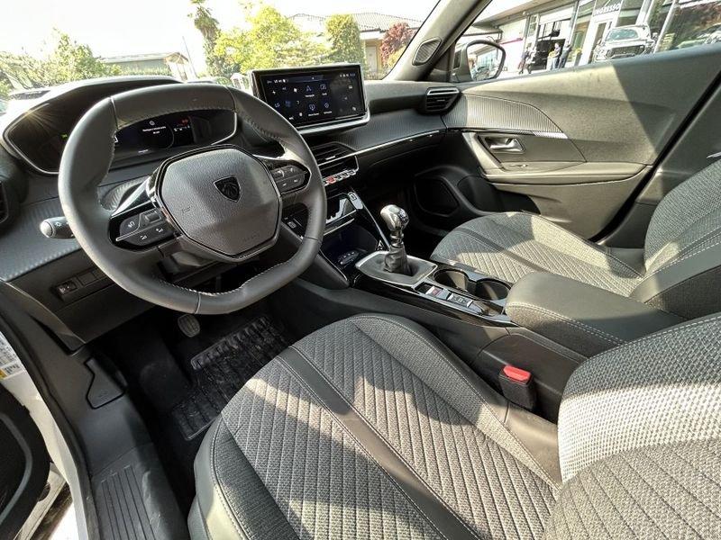 Peugeot 2008 PureTech 100 Allure 3.000 KM!! NAVI+KEYLESS