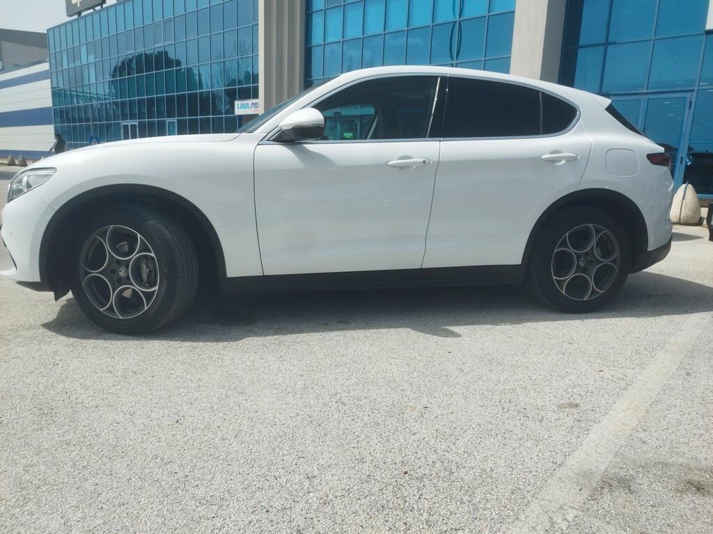 Alfa Romeo Stelvio 2.2 Turbodiesel 210 CV AT8 Q4 Super