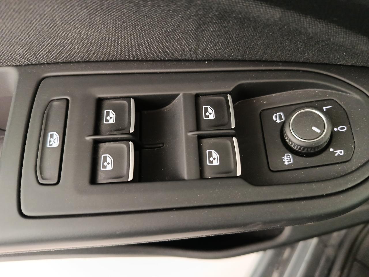 VOLKSWAGEN Golf 8ª serie - Golf Variant 1.0 eTSI EVO DSG Life