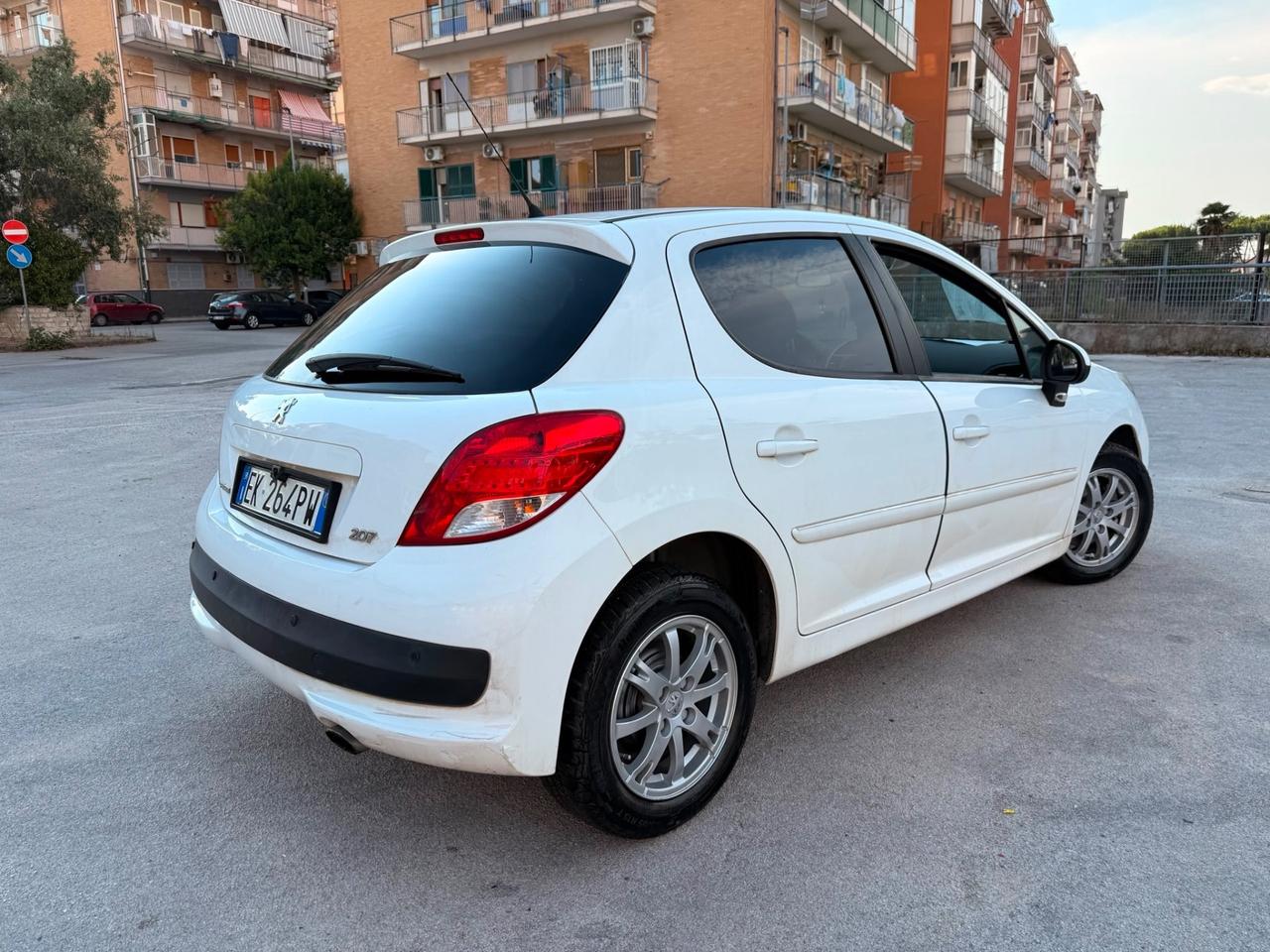 Peugeot 207 1.4 8V 75CV 5p. Active con km 70 mila