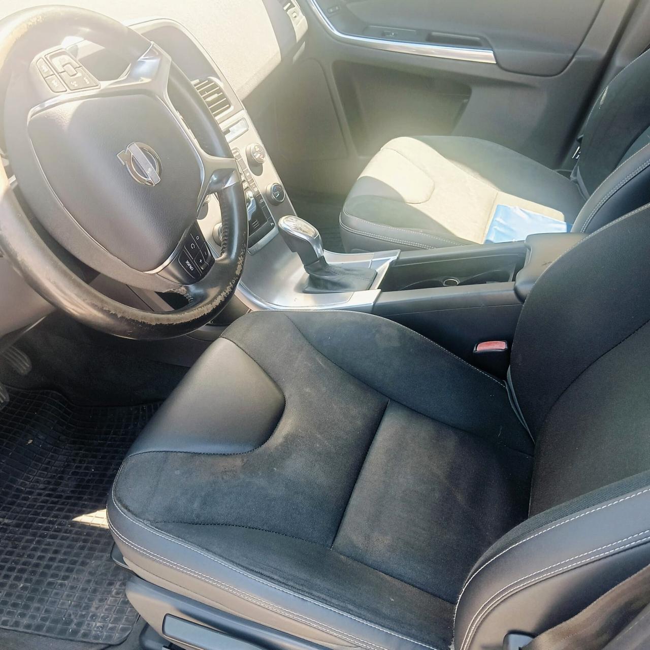 Volvo XC 60 XC60 D5 AWD Geartronic Kinetic