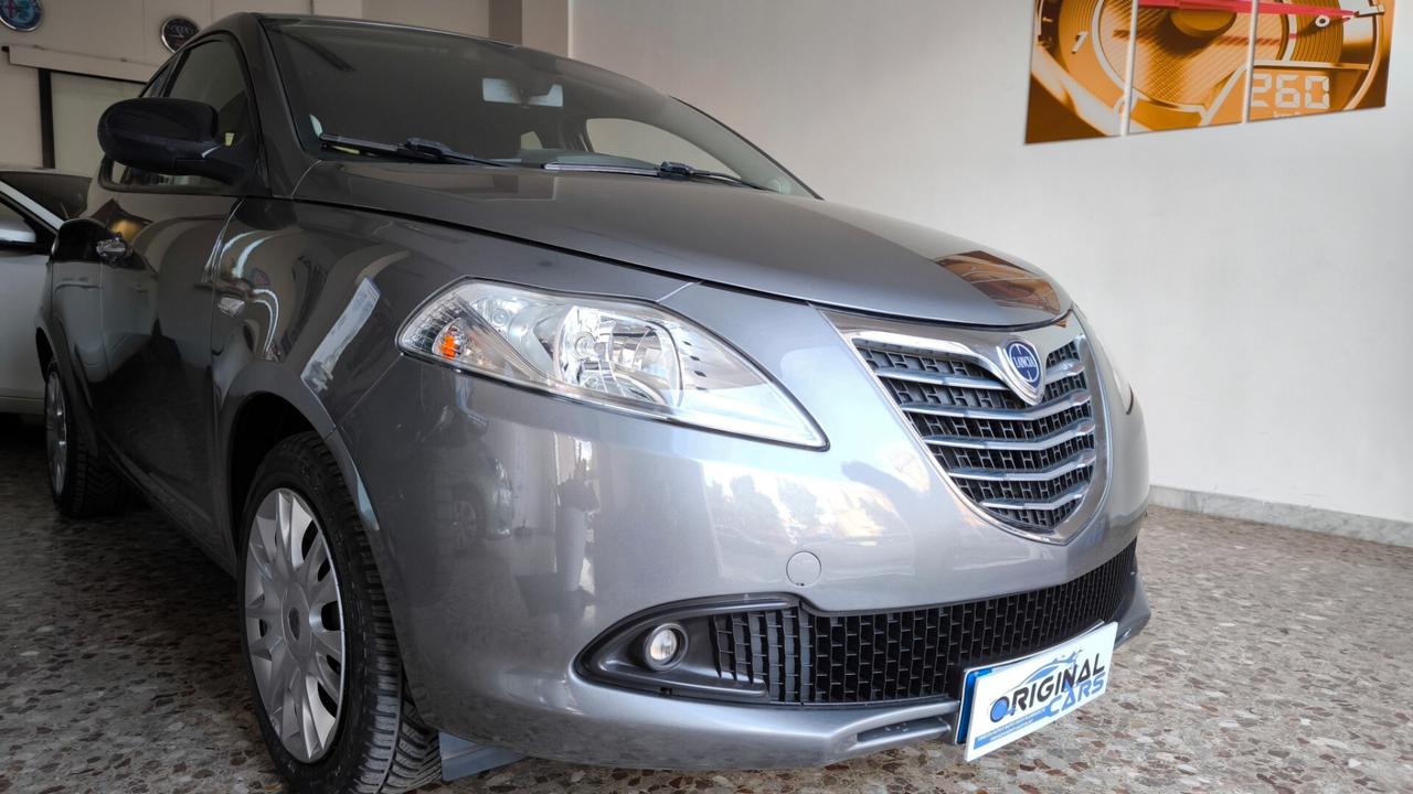 Lancia Ypsilon 1.2 69 CV 5 porte S&S Silver