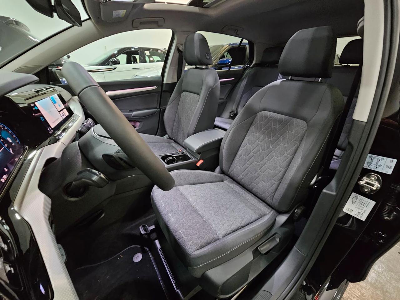 Volkswagen Golf ETSI MOVE LIFE C.16 Tetto Led Matrix Clima3Zone