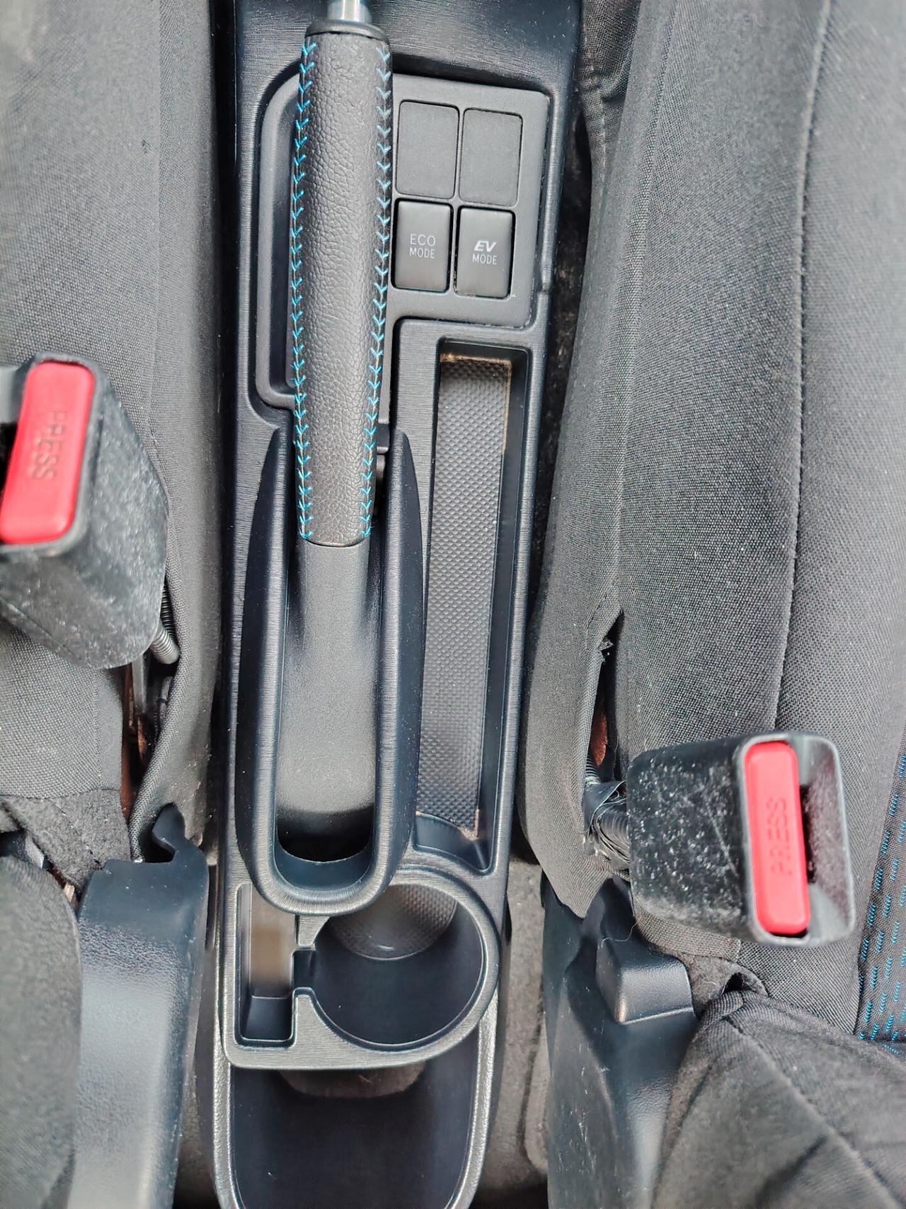 Toyota Yaris 1.5 Hybrid 5 porte Lounge Più - NEOPATENTATO