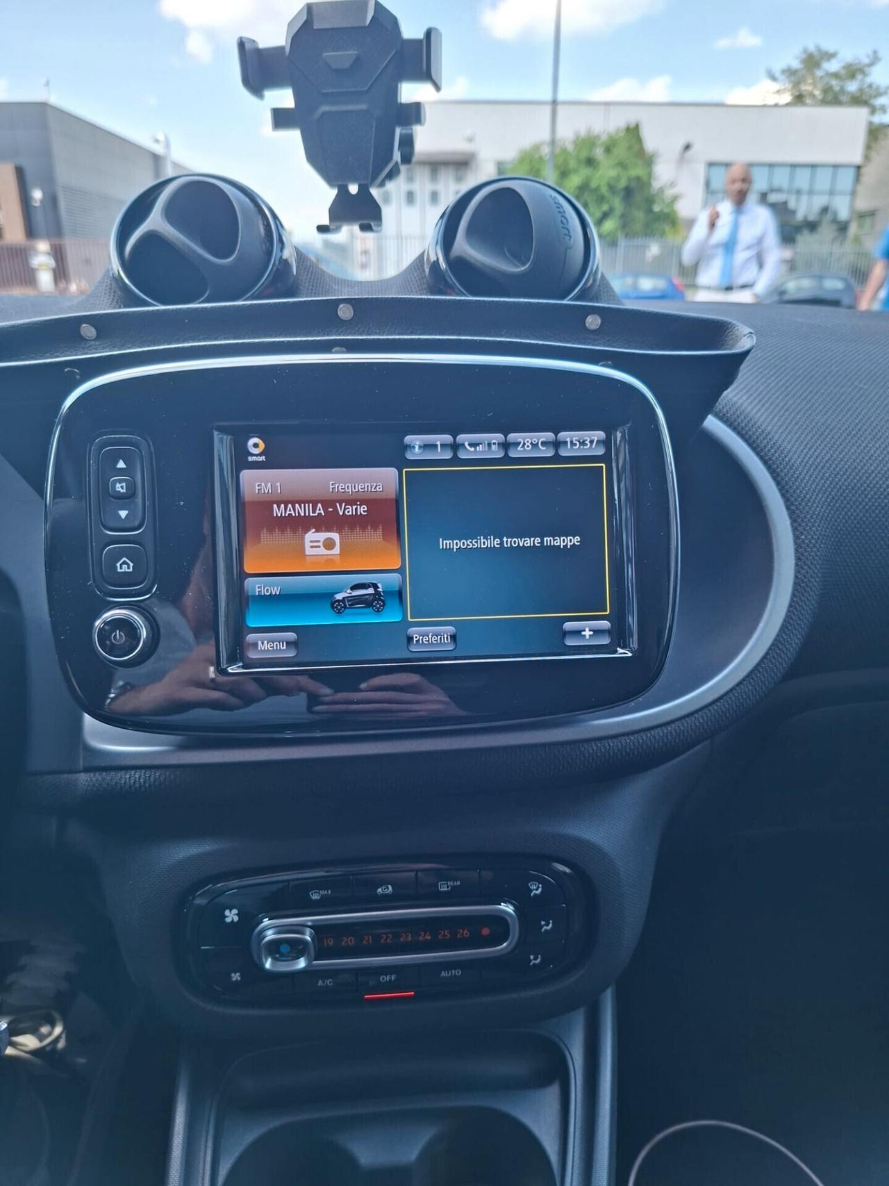 Smart ForTwo electric drive, allestimento Passion. Tetto panoramico con tendina, cerchi diamantati, schermo touch screen e molto altro