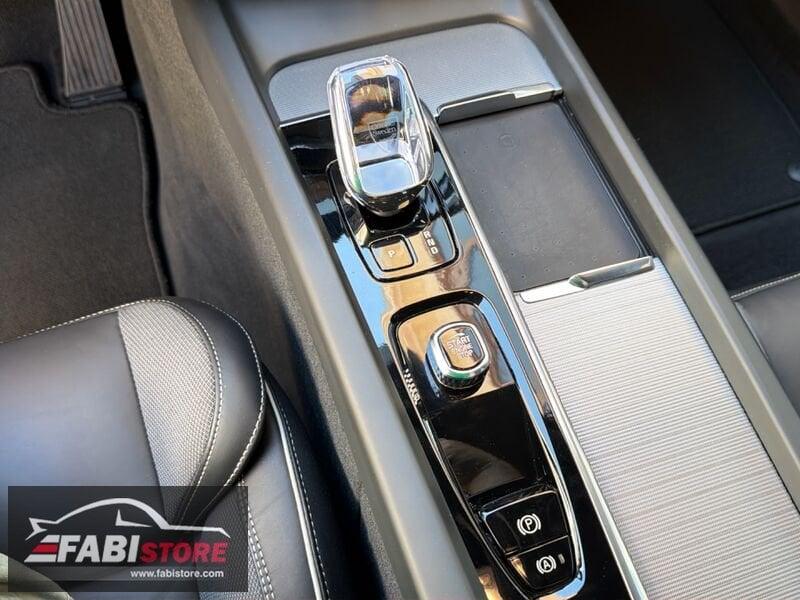 Volvo XC60 B5 AWD 250 Cv R-Design Plus Dark - KM/0