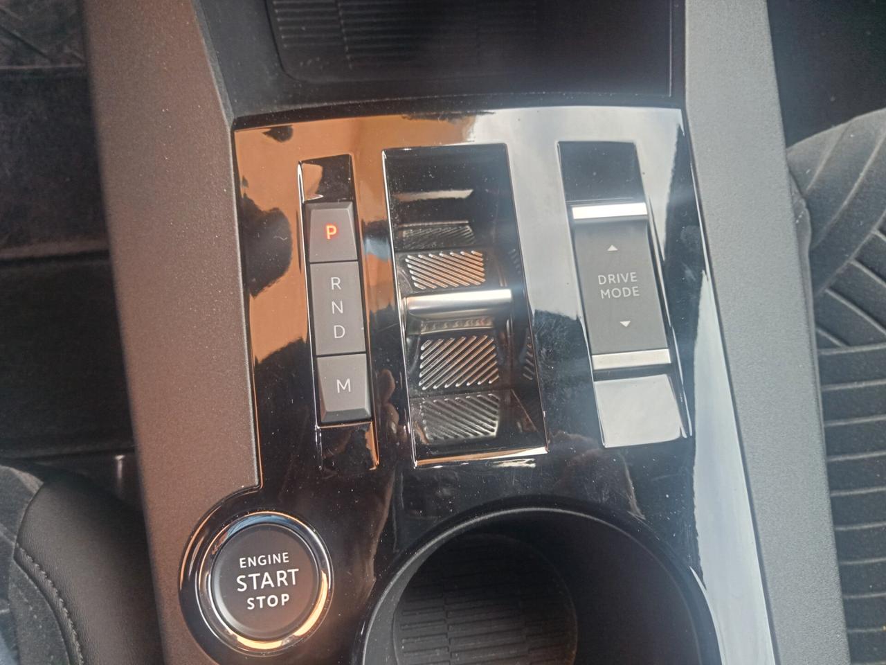 Lancia Ypsilon Hybrid e-DCT LX 2024