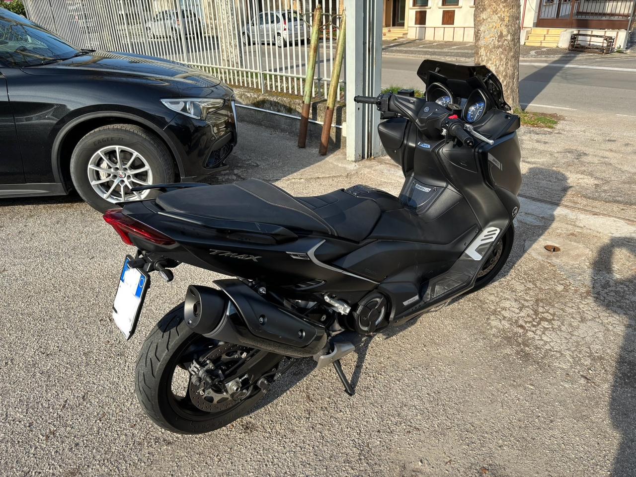 YAMAHA TMAX 560