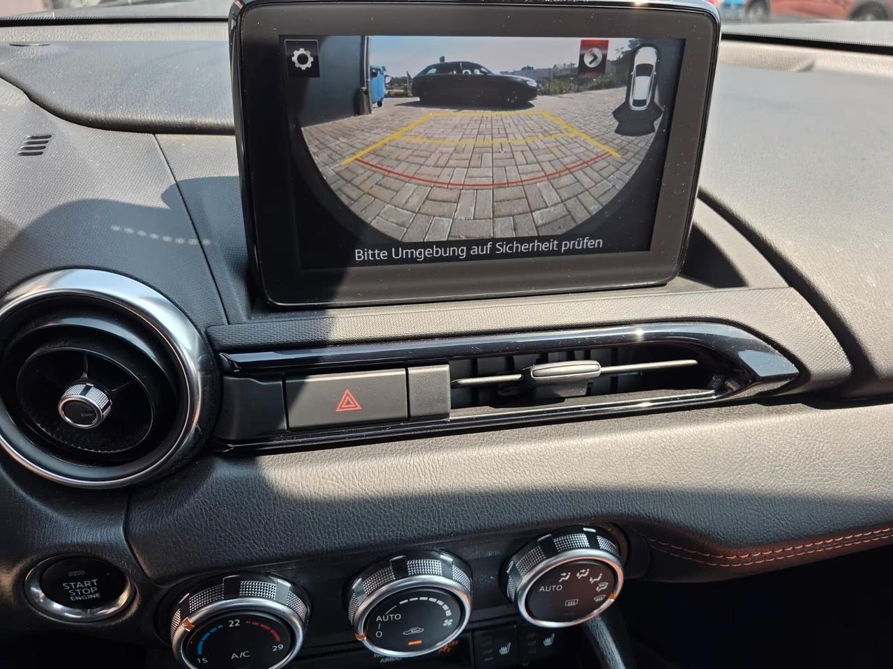 Mazda MX-5 2.0L Skyactiv-G RF Kazari