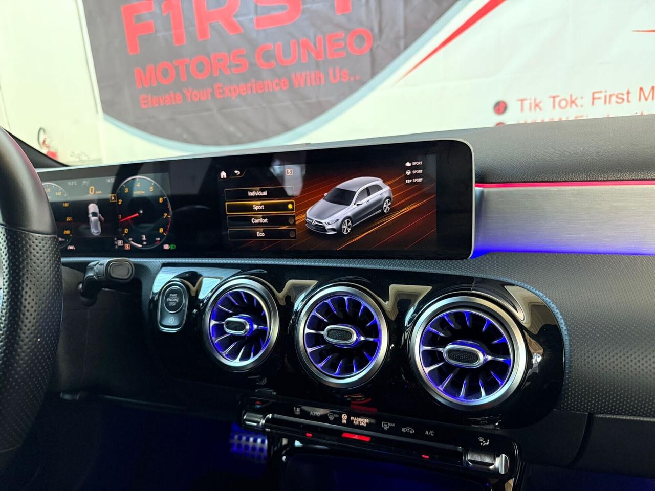 Mercedes-benz A 180 Premium AMG 64 colori*Multibaeam*Burmester