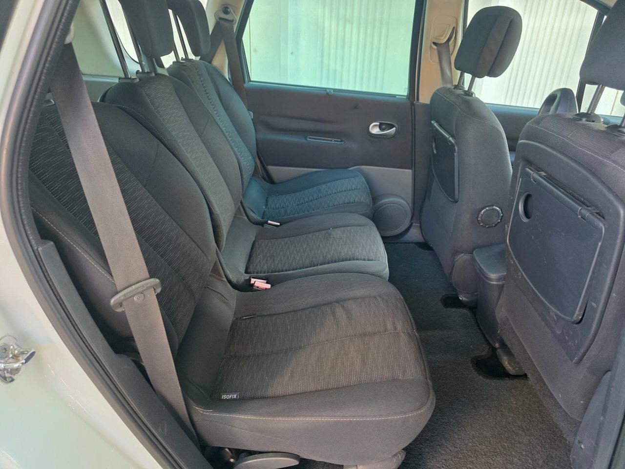 Renault Grand Scénic 1.5 dCi/105CV PlayStation Portable
